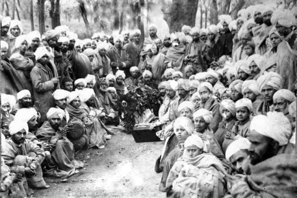 Kashmiri Pandits Leave Kashmir (1990)